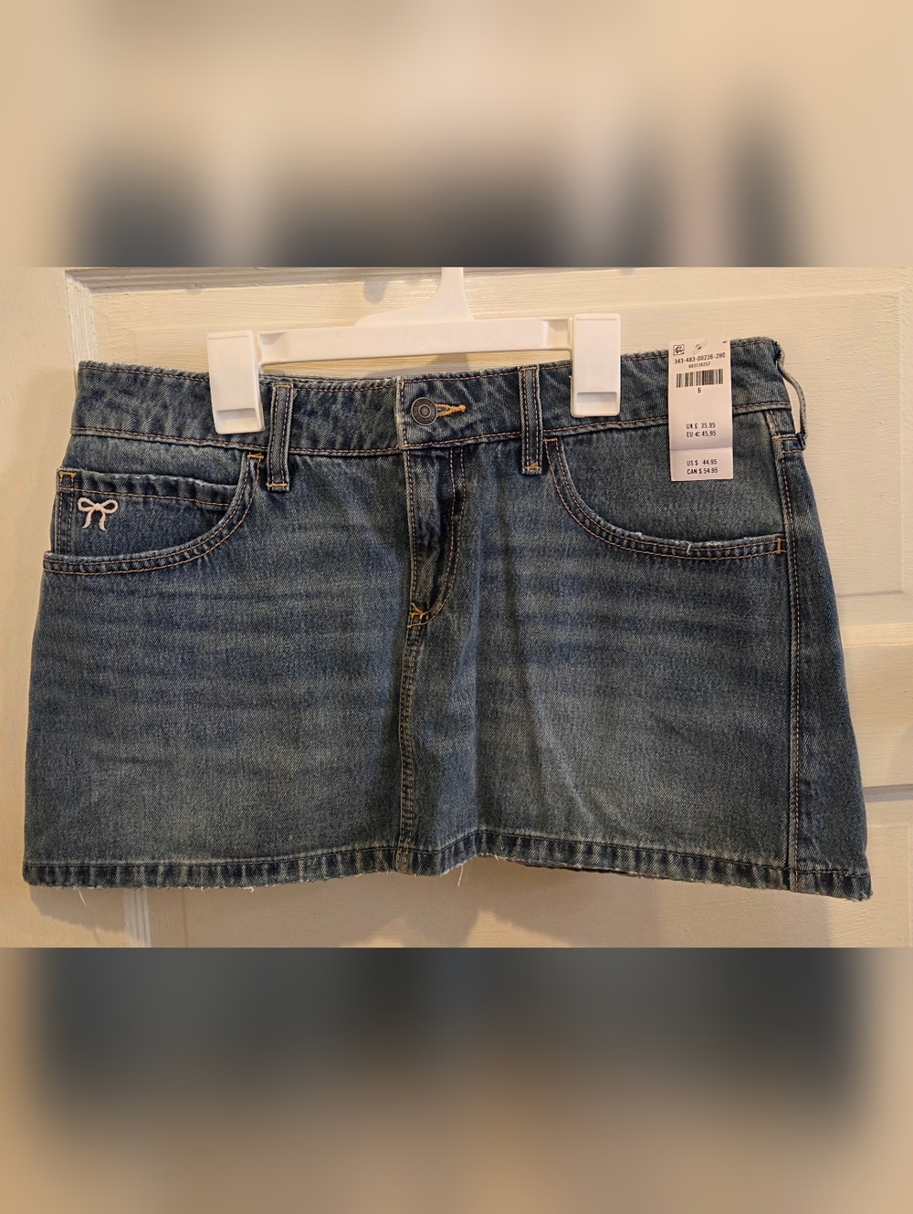 Hollister Stylish Blue Denim Skirt w/ Shorts Underneath.  Size 6.